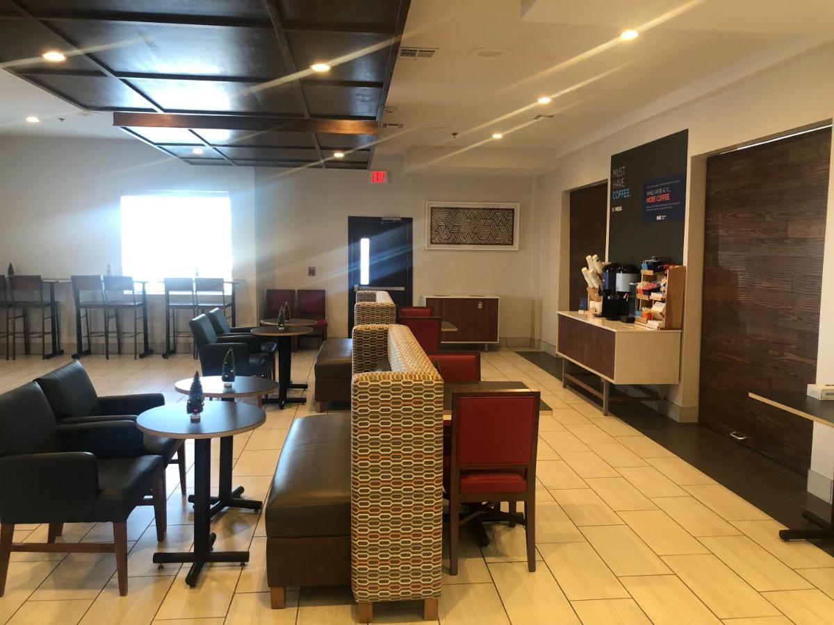 Holiday Inn Express Hotel & Suites Woodward Hwy 270 By Ihg Ngoại thất bức ảnh